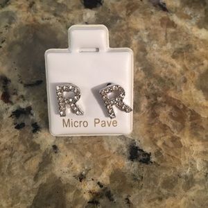 Initial earrings R 🆕